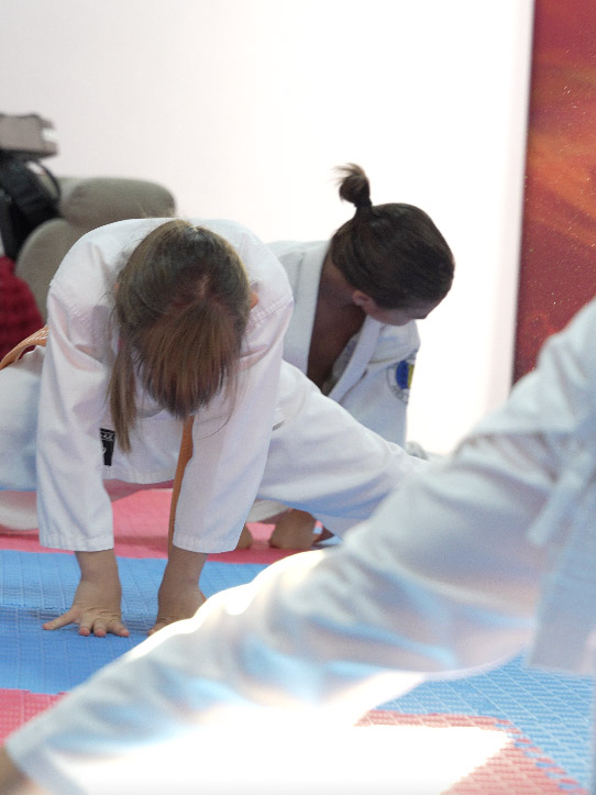 Copii la curs karate La Passion